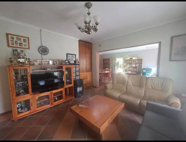 4 BEDROOM HOUSE FOR SALE IN KLIPPOORTJE